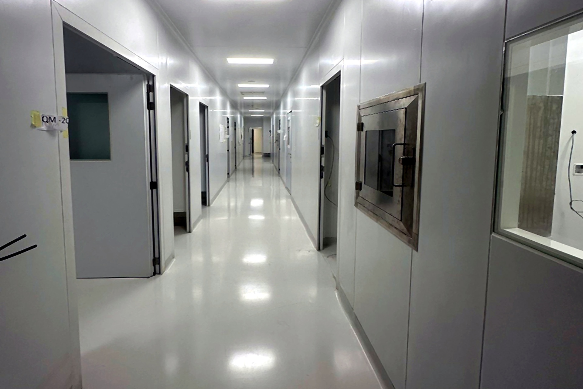 Cleanroom facility gallery image 1